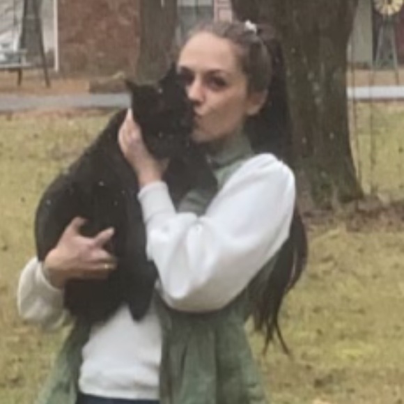 Meet your Posher, Caitlin - Picture 1 of 1